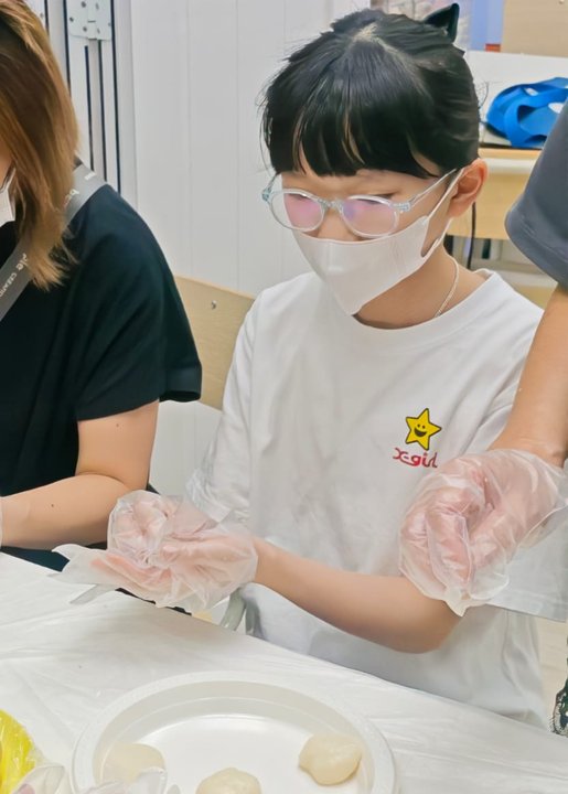 小心搓圓，慢慢掌握手勢。